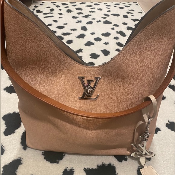 COPY - Louis Vuitton Lockme Bag - Picture 2 of 10